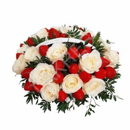 19 роз с клубникой