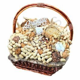 Корзина из орехов