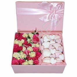 Кустовые розы с зефиром