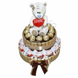Двухъярусный торт с конфетами и игрушкой